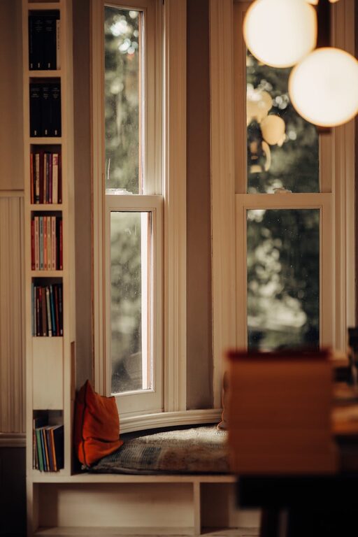 Tips for Creating a Cozy and Inviting Reading Nook in Your Home